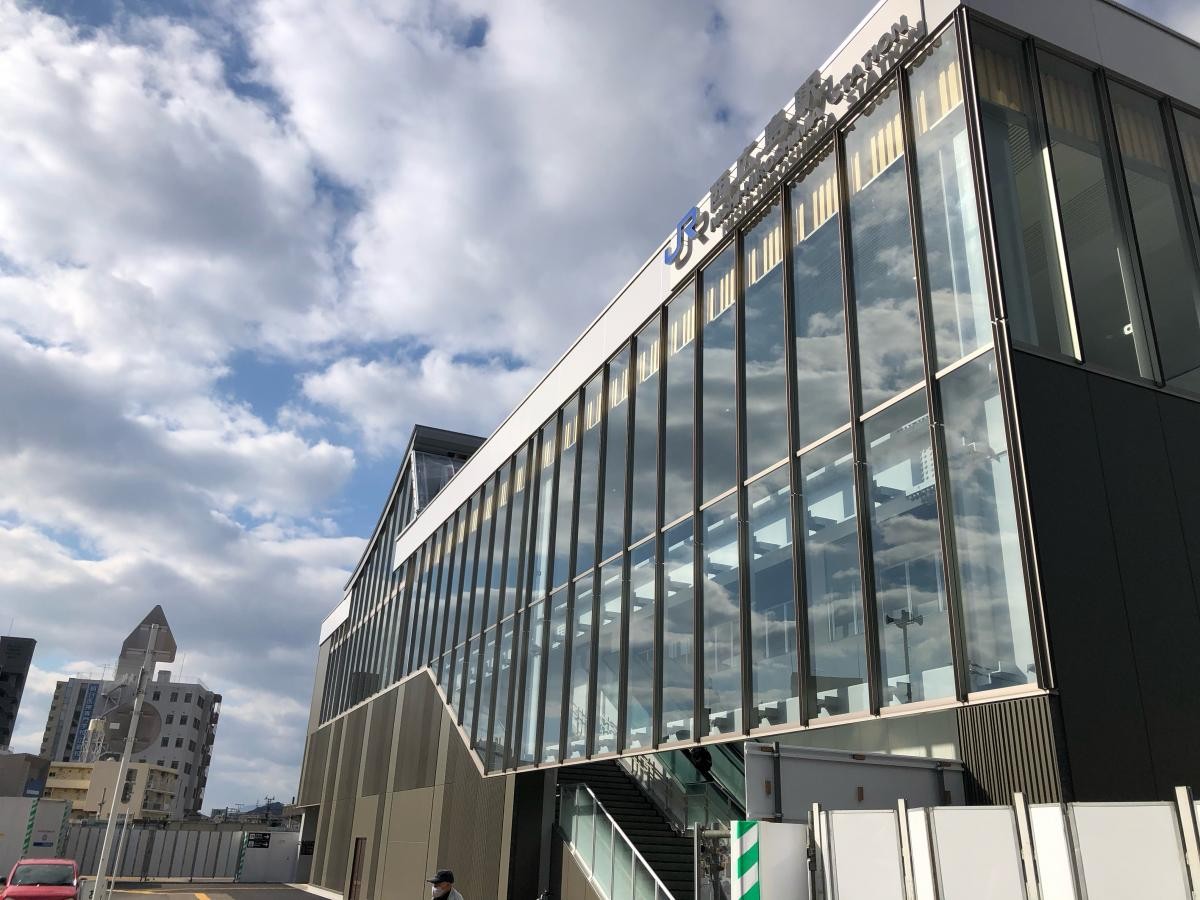金属製 山陽本線広島 駅改札口？ 時刻表 佐世保行　SL EF58 サボ 方向幕 広島駅｜構内図：JRおでかけネット